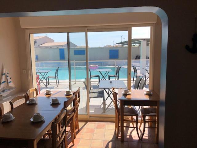 Hotel Le Bleu Marine Σαιντ-Μαρί-ντε-λα-Μερ Εξωτερικό φωτογραφία