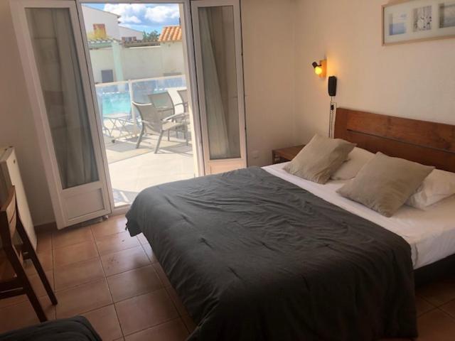 Hotel Le Bleu Marine Σαιντ-Μαρί-ντε-λα-Μερ Εξωτερικό φωτογραφία