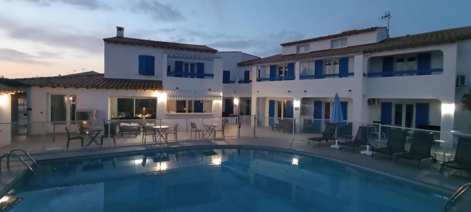 Hotel Le Bleu Marine Σαιντ-Μαρί-ντε-λα-Μερ Εξωτερικό φωτογραφία