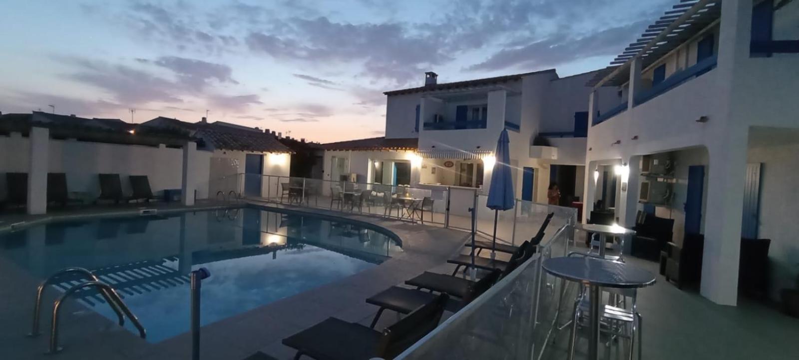 Hotel Le Bleu Marine Σαιντ-Μαρί-ντε-λα-Μερ Εξωτερικό φωτογραφία