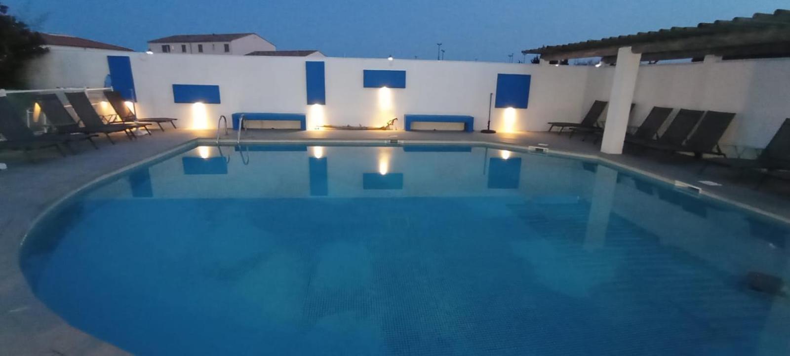 Hotel Le Bleu Marine Σαιντ-Μαρί-ντε-λα-Μερ Εξωτερικό φωτογραφία